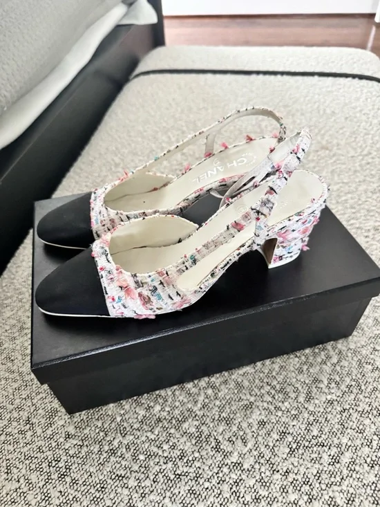 CHANEL Black and Pink Tweed Cap-Toe Slingback Mules - Picture 2 of 7
